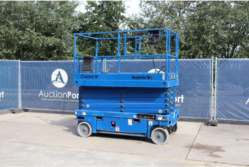 Haulotte Compact 14 - Scissor lift: picture 3 Haulotte Compact 14 - Scissor lift: picture 3