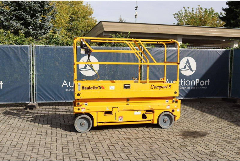 Haulotte Compact 8 - Scissor lift: picture 1 Haulotte Compact 8 - Scissor lift: picture 1