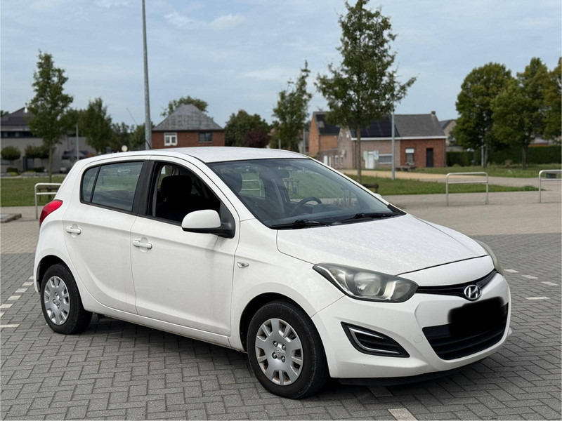 Hyundai i20 1.1 CRDI - Sedan: picture 4 Hyundai i20 1.1 CRDI - Sedan: picture 4