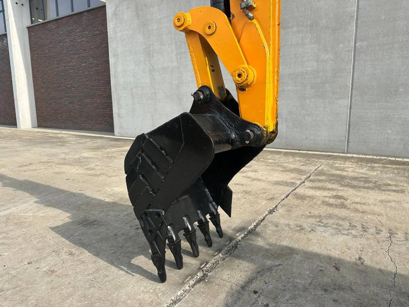 Crawler excavator JCB 8056: picture 7