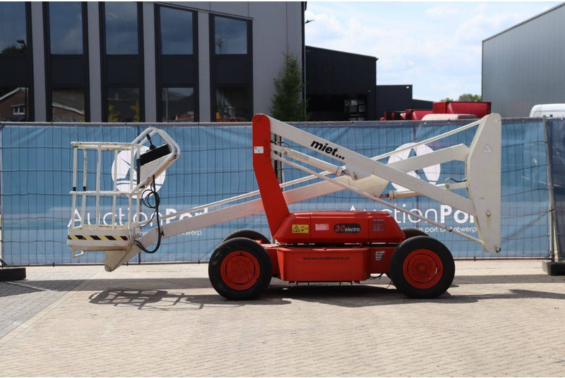 JLG 30E - Articulated boom: picture 2 JLG 30E - Articulated boom: picture 2