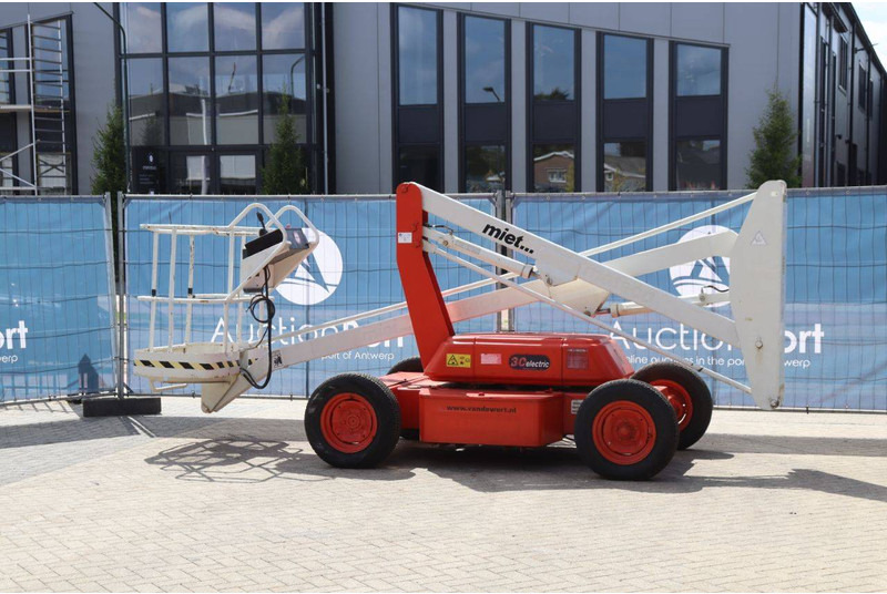 JLG 30E - Articulated boom: picture 3 JLG 30E - Articulated boom: picture 3