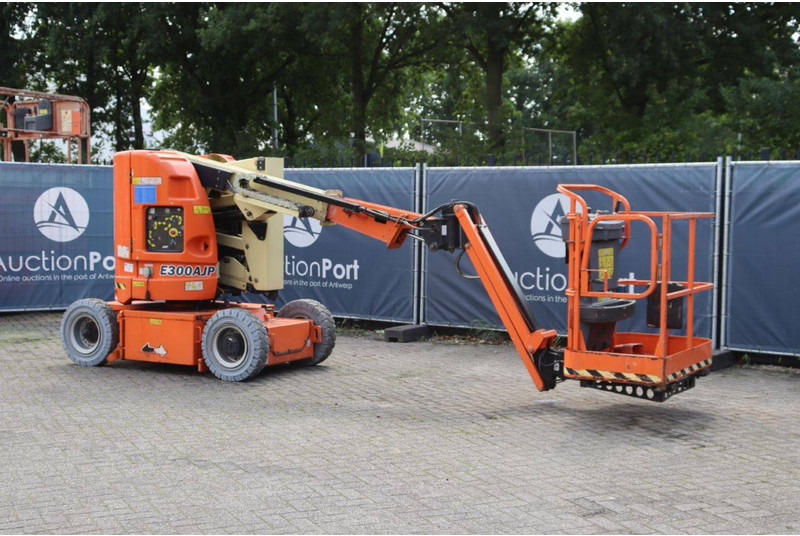 JLG E300AJP - Articulated boom: picture 3 JLG E300AJP - Articulated boom: picture 3