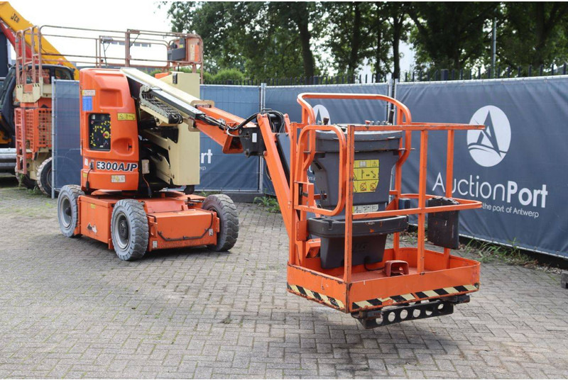 JLG E300AJP - Articulated boom: picture 4 JLG E300AJP - Articulated boom: picture 4