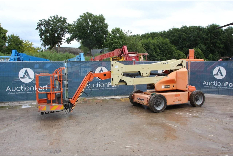 JLG M450AJ - Articulated boom: picture 1 JLG M450AJ - Articulated boom: picture 1