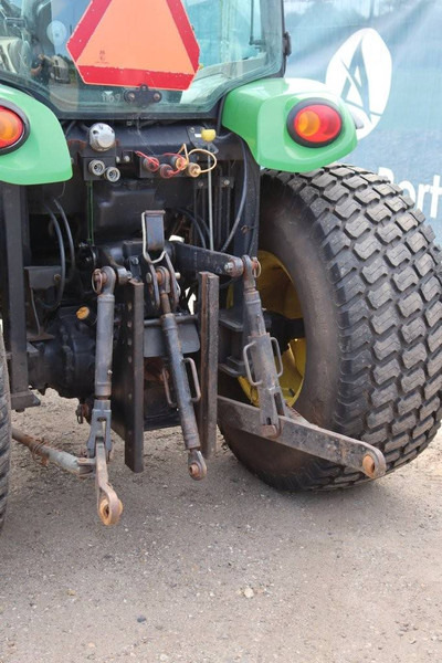 Farm tractor John Deere 4520: picture 11