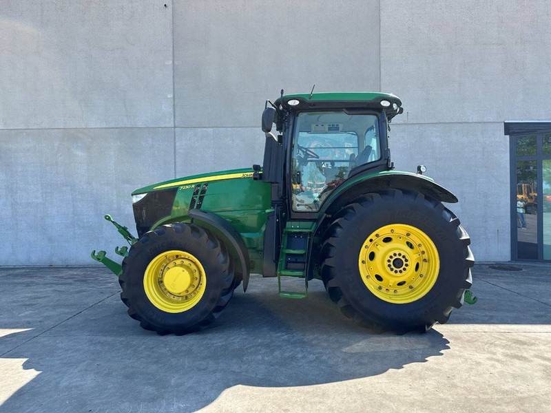 Farm tractor John Deere 7230R: picture 7