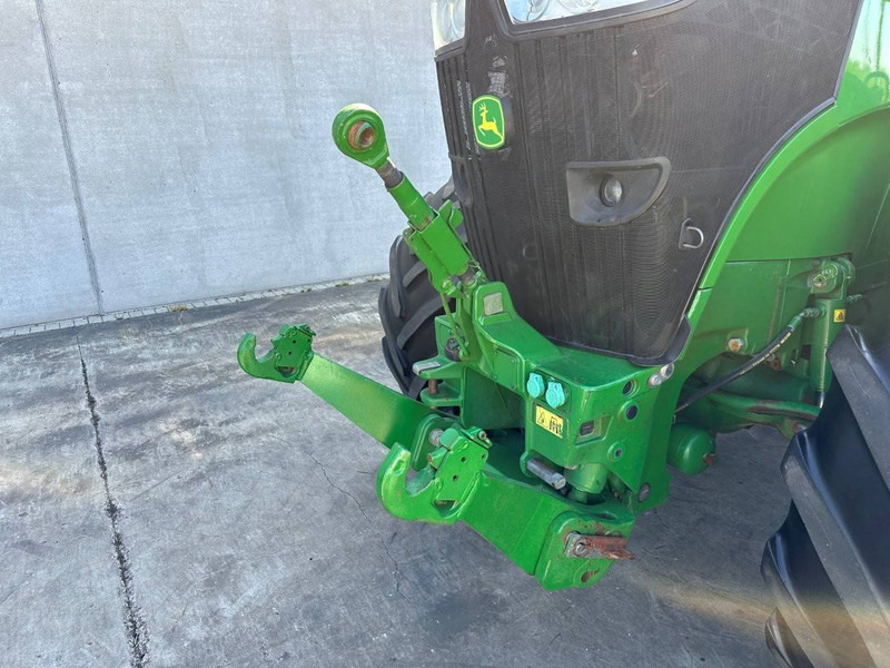 Farm tractor John Deere 7230R: picture 8