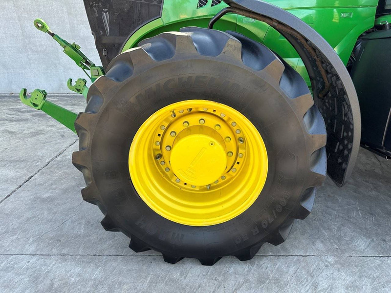 Farm tractor John Deere 7230R: picture 13