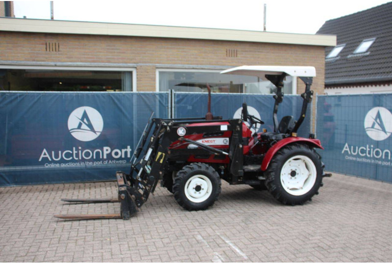 KNEGT DF304 - Farm tractor: picture 1 KNEGT DF304 - Farm tractor: picture 1