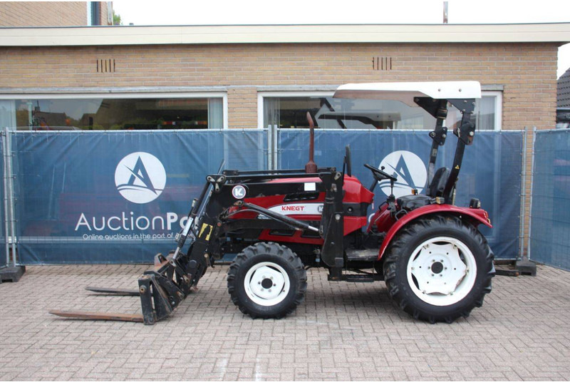KNEGT DF304 - Farm tractor: picture 2 KNEGT DF304 - Farm tractor: picture 2