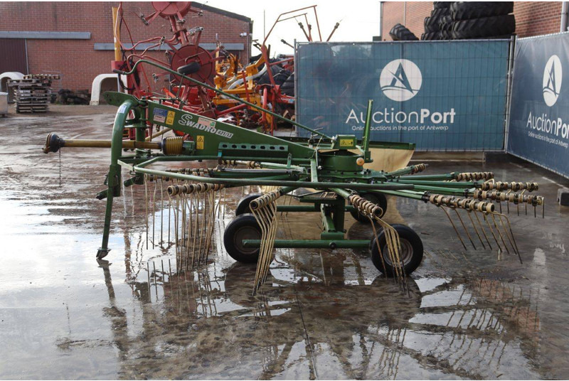 Krone SWADRO 421/13 - Tedder/ Rake: picture 4 Krone SWADRO 421/13 - Tedder/ Rake: picture 4