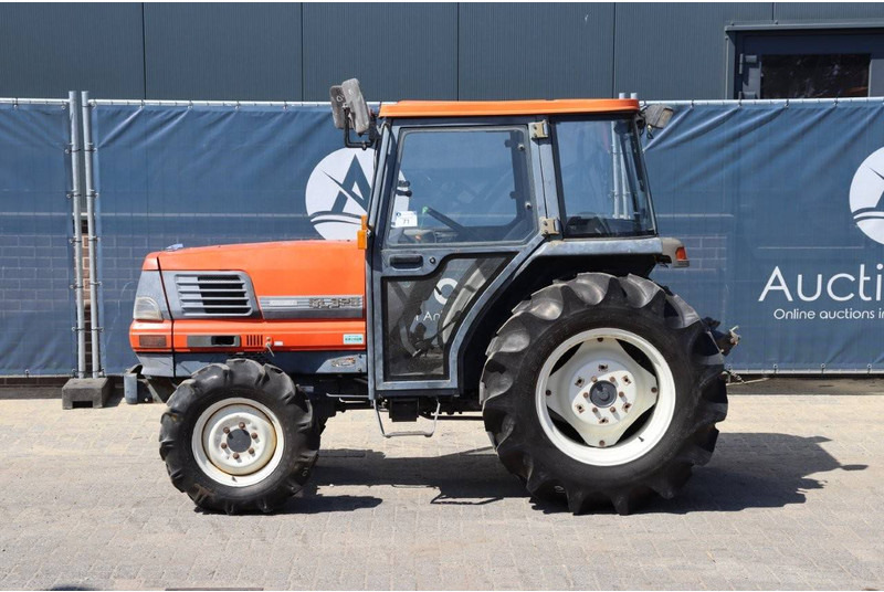 Kubota GL320 - Farm tractor: picture 2 Kubota GL320 - Farm tractor: picture 2