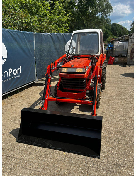 Farm tractor Kubota L1-235: picture 8