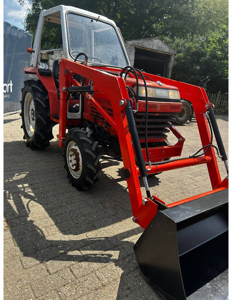 Farm tractor Kubota L1-235: picture 6