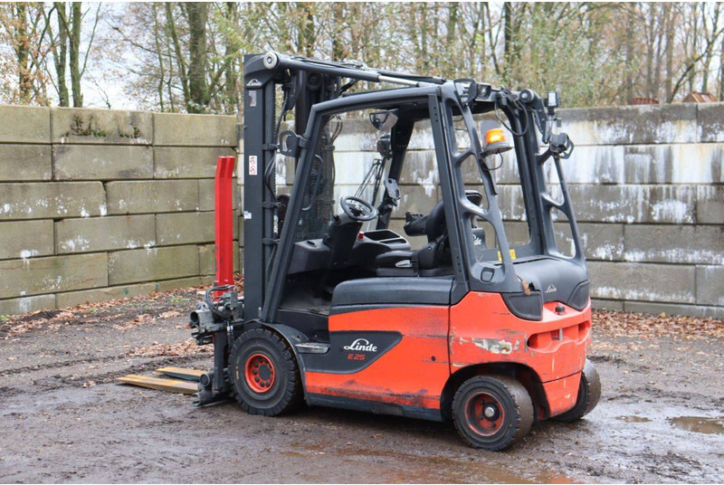 Linde E25 - Electric forklift: picture 3 Linde E25 - Electric forklift: picture 3