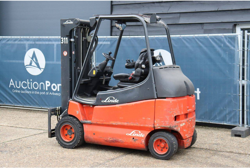 Linde E30/03/600 - Electric forklift: picture 3 Linde E30/03/600 - Electric forklift: picture 3
