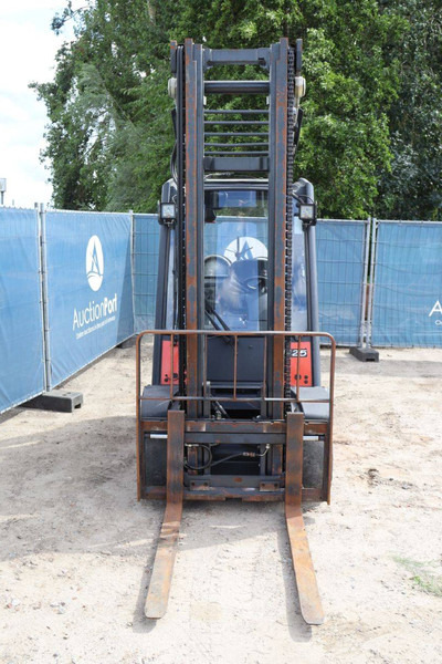 LPG forklift Linde H25: picture 8