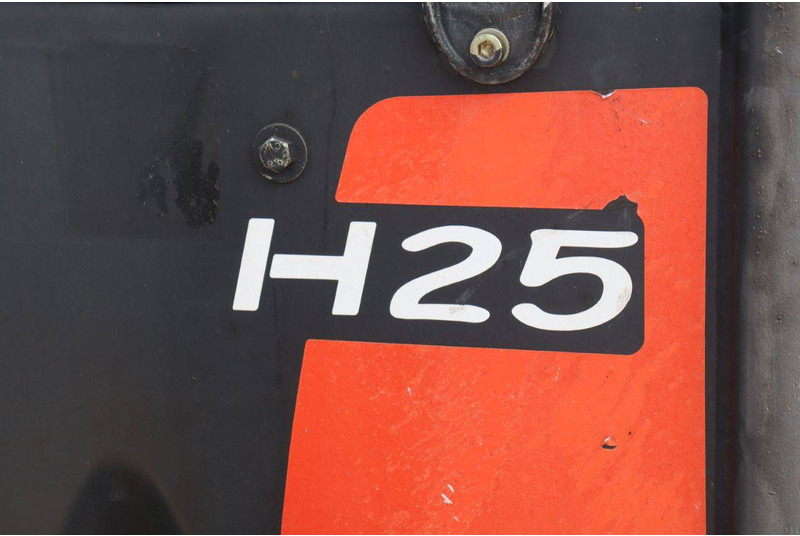LPG forklift Linde H25: picture 14