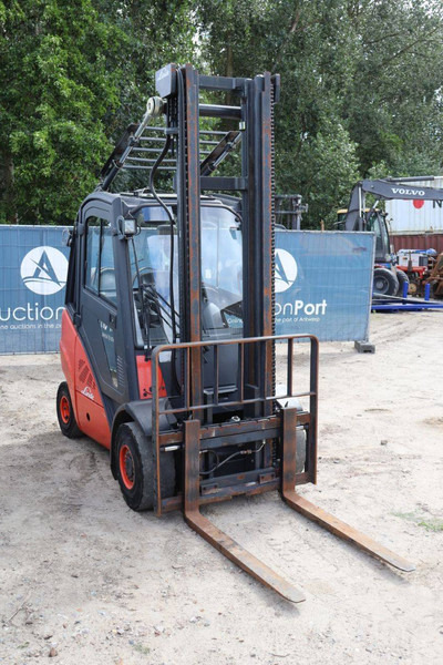 LPG forklift Linde H25: picture 7