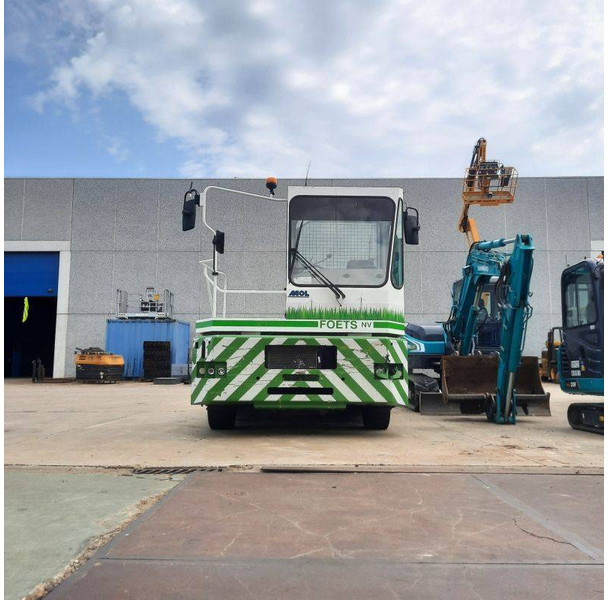 MOL YME225/4X2 - Terminal tractor: picture 2 MOL YME225/4X2 - Terminal tractor: picture 2