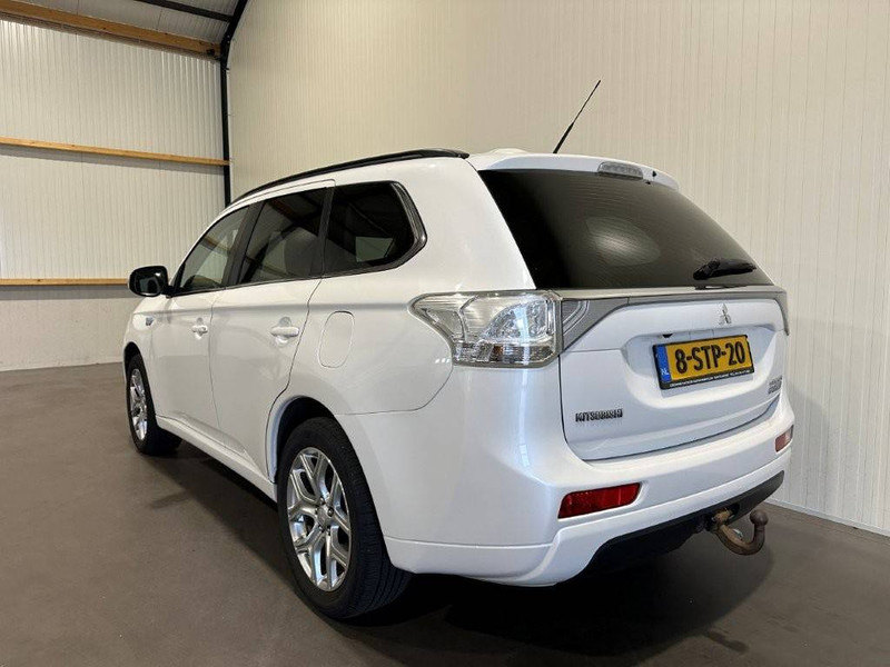 Mitsubishi Outlander PHEV SUV - SUV: picture 3 Mitsubishi Outlander PHEV SUV - SUV: picture 3