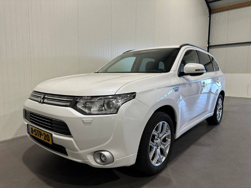 Mitsubishi Outlander PHEV SUV - SUV: picture 1 Mitsubishi Outlander PHEV SUV - SUV: picture 1