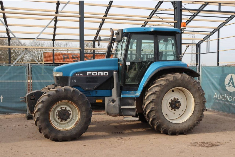 New Holland 8670 - Farm tractor: picture 1 New Holland 8670 - Farm tractor: picture 1
