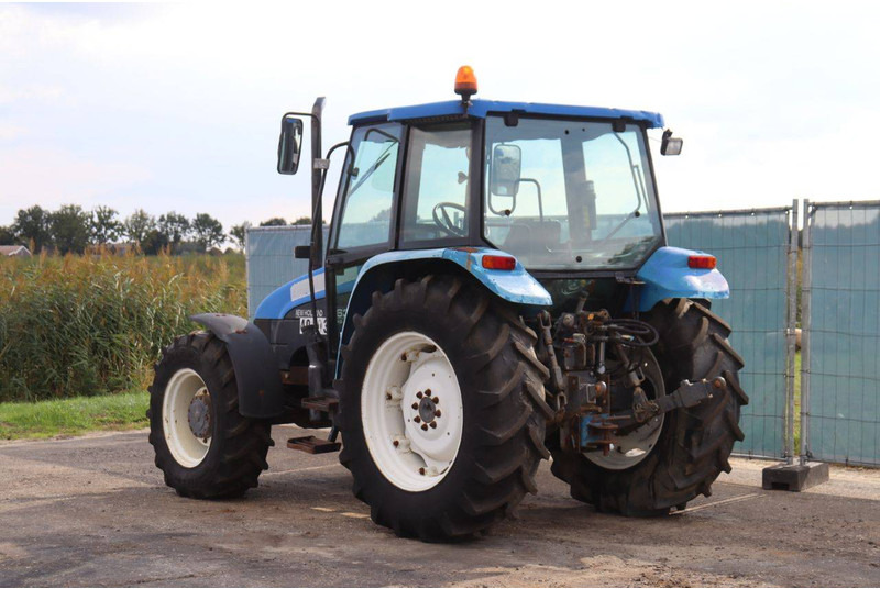 New Holland Ford 6635DT/4 - Farm tractor: picture 4 New Holland Ford 6635DT/4 - Farm tractor: picture 4