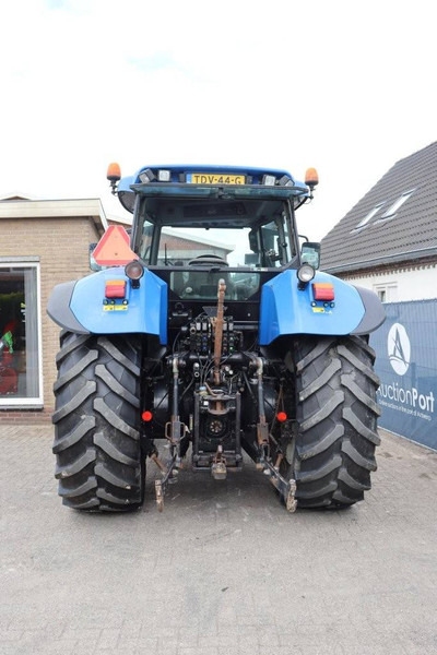 New Holland TVT145 - Farm tractor: picture 5 New Holland TVT145 - Farm tractor: picture 5