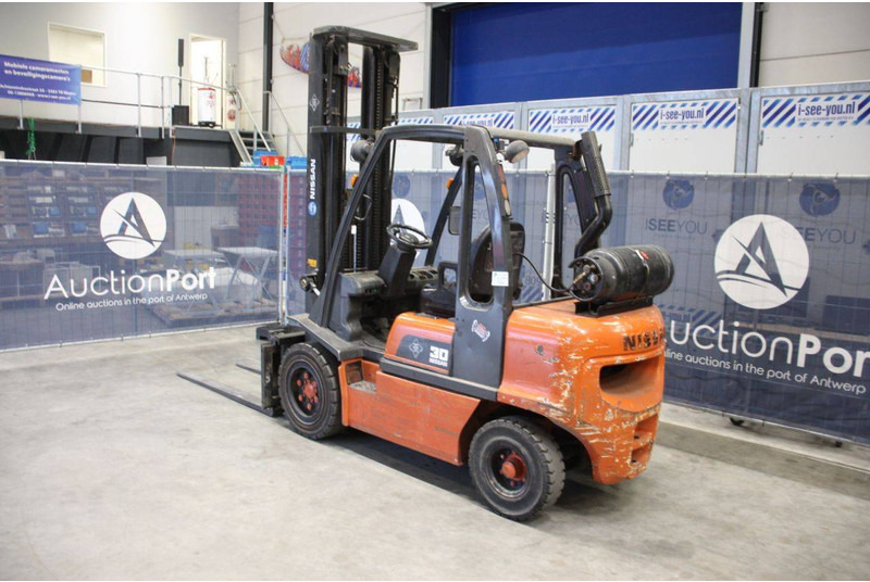 Nissan 30 - LPG forklift: picture 3 Nissan 30 - LPG forklift: picture 3