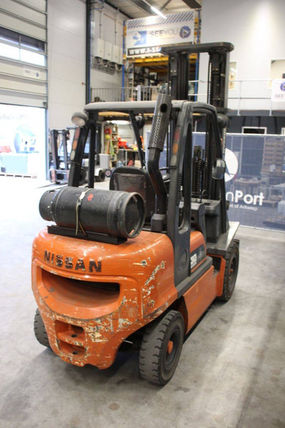 Nissan 30 - LPG forklift: picture 5 Nissan 30 - LPG forklift: picture 5