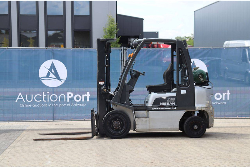 Nissan UD02A25PQ - LPG forklift: picture 1 Nissan UD02A25PQ - LPG forklift: picture 1
