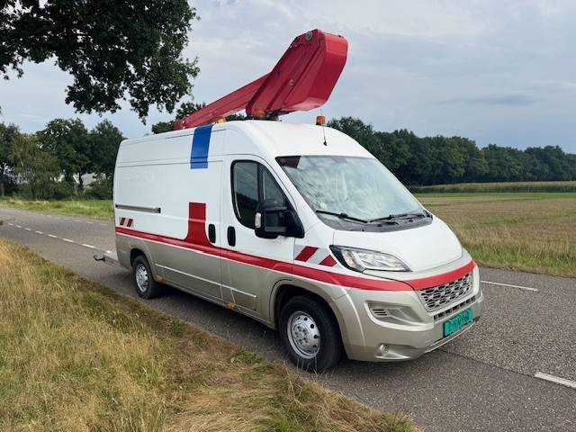 Peugeot Boxer 2.2HDI - Truck mounted aerial platform: picture 2 Peugeot Boxer 2.2HDI - Truck mounted aerial platform: picture 2