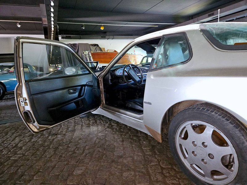 Sedan Porsche 944 Turbo: picture 17