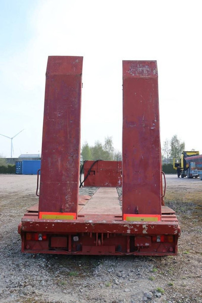 SVP 12.48.3 - Low loader semi-trailer: picture 4 SVP 12.48.3 - Low loader semi-trailer: picture 4