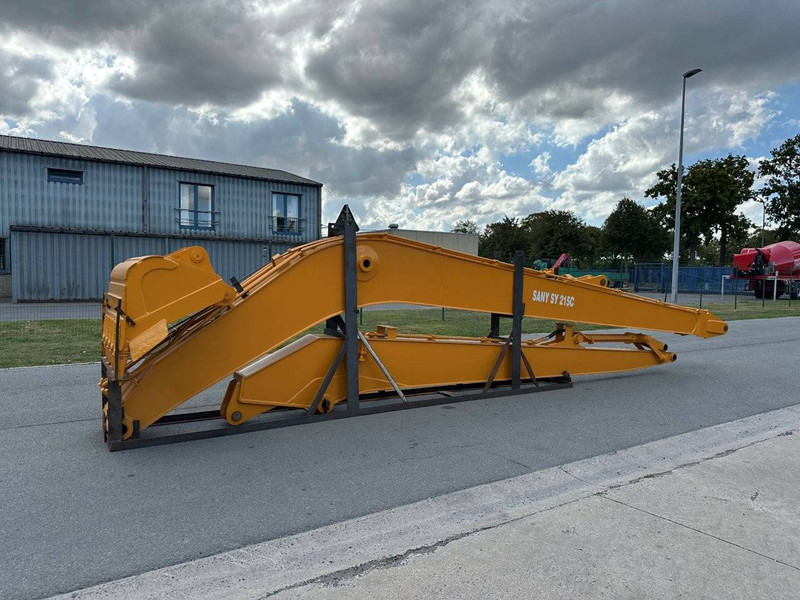 Sany SY215C long reach - Water pump: picture 2 Sany SY215C long reach - Water pump: picture 2