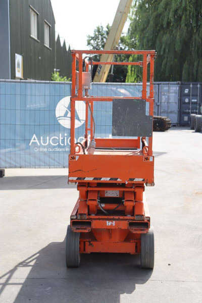Scissor lift Skyjack: picture 8
