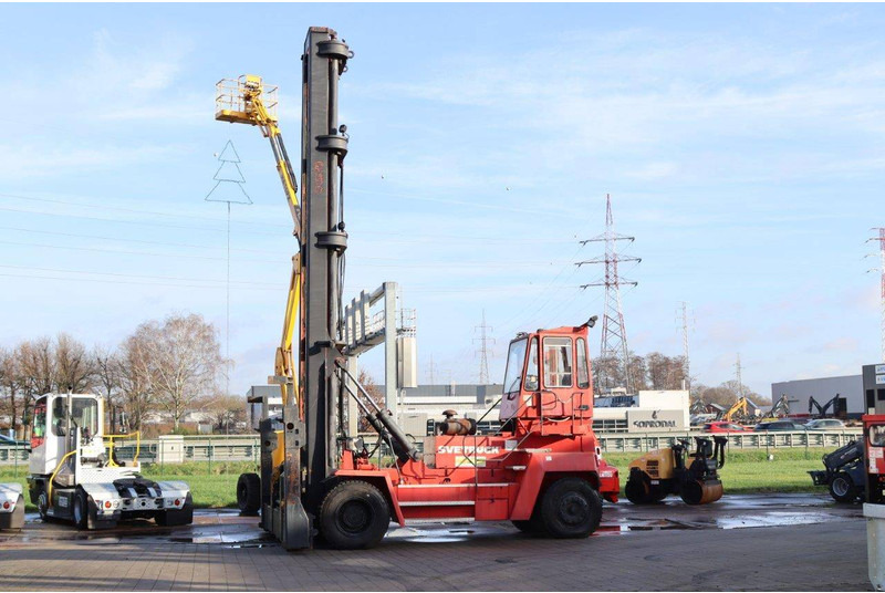 Svetruck 18ECS 42/6H - Reach stacker: picture 1 Svetruck 18ECS 42/6H - Reach stacker: picture 1