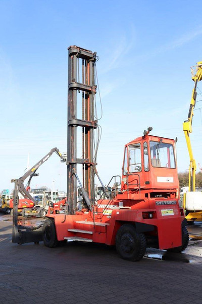 Svetruck 18ECS 42/6H - Reach stacker: picture 3 Svetruck 18ECS 42/6H - Reach stacker: picture 3