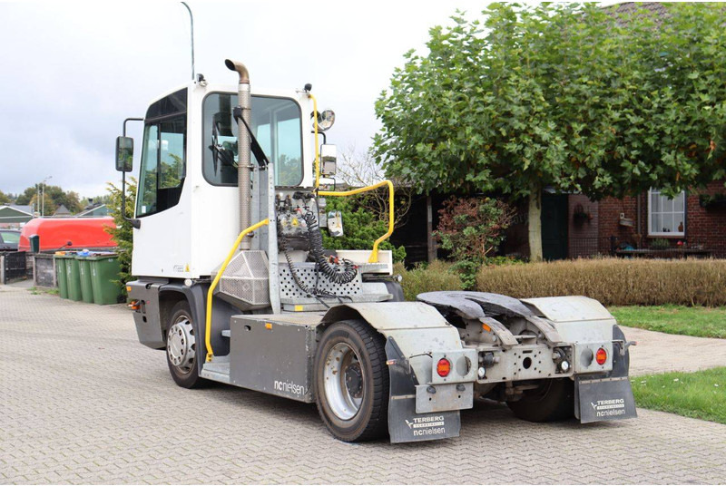 Terberg YT223 - Terminal tractor: picture 4 Terberg YT223 - Terminal tractor: picture 4