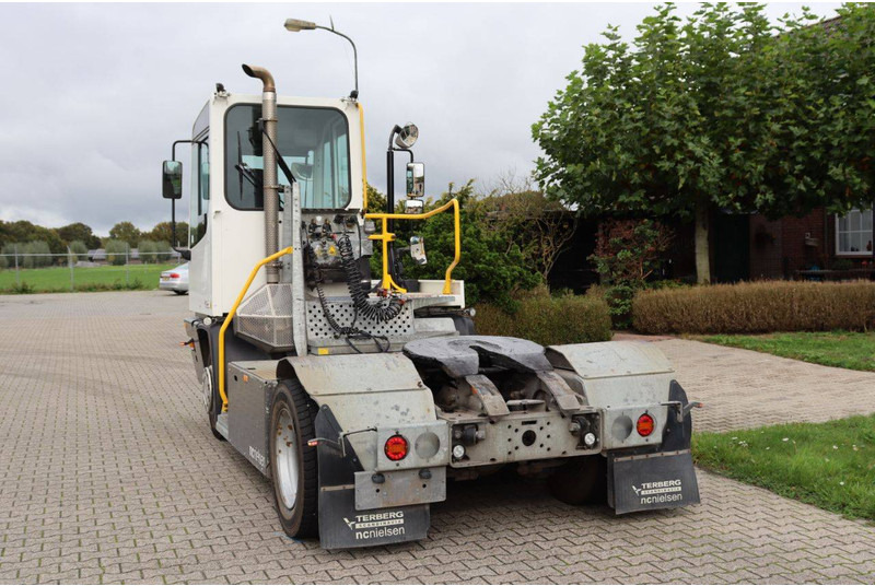 Terberg YT223 - Terminal tractor: picture 5 Terberg YT223 - Terminal tractor: picture 5