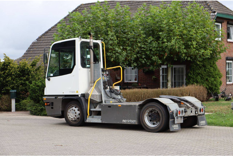 Terberg YT223 - Terminal tractor: picture 3 Terberg YT223 - Terminal tractor: picture 3