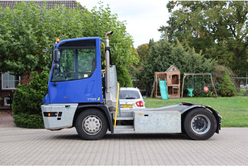 Terberg YT223 - Terminal tractor: picture 2 Terberg YT223 - Terminal tractor: picture 2