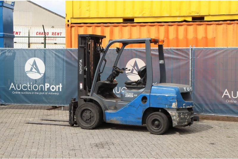 Toyota 02-8FDF30 - Diesel forklift: picture 3 Toyota 02-8FDF30 - Diesel forklift: picture 3