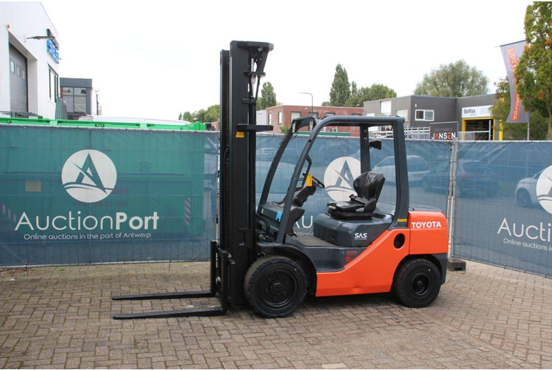 Toyota 02-8FDF30 - Diesel forklift: picture 1 Toyota 02-8FDF30 - Diesel forklift: picture 1