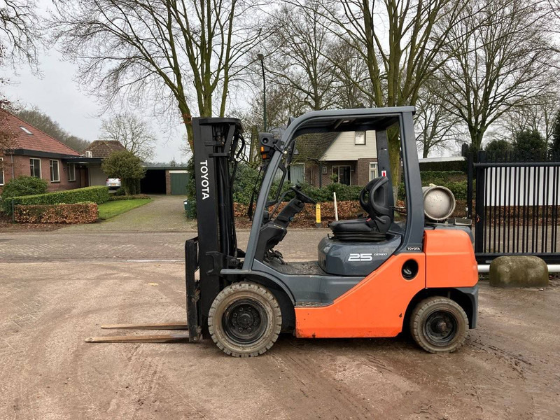 Toyota 02-8FG25 - LPG forklift: picture 2 Toyota 02-8FG25 - LPG forklift: picture 2