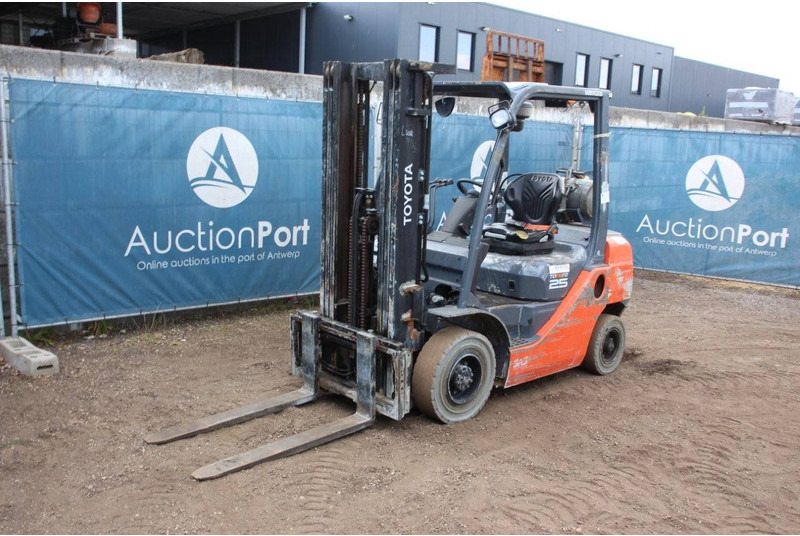 LPG forklift Toyota 02-8FGF25: picture 8