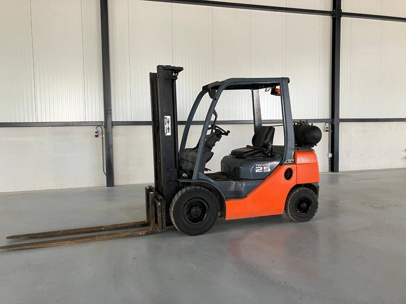 Toyota 02-8FGF25 - LPG forklift: picture 4 Toyota 02-8FGF25 - LPG forklift: picture 4