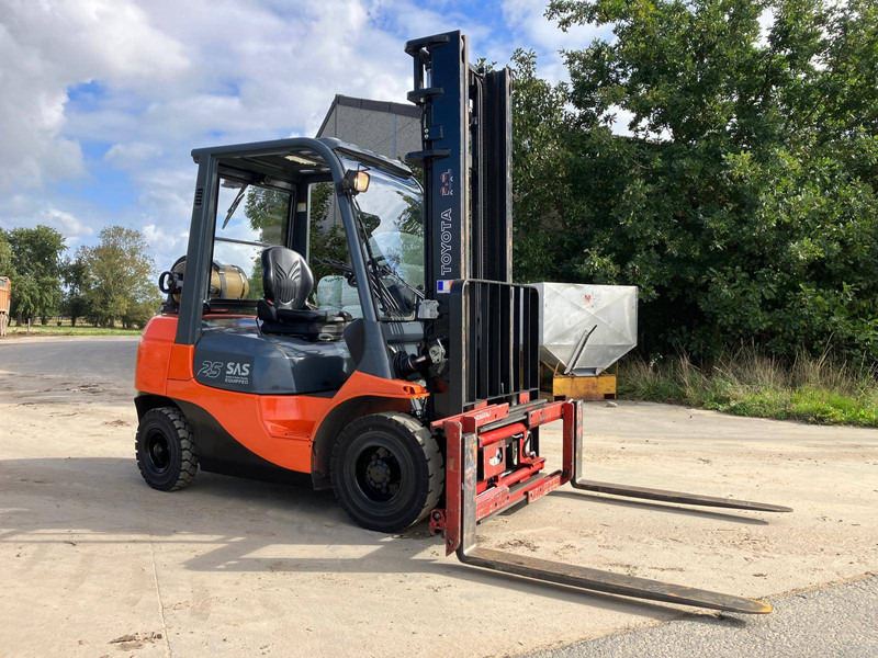 Toyota 42-7FGF25 - LPG forklift: picture 2 Toyota 42-7FGF25 - LPG forklift: picture 2